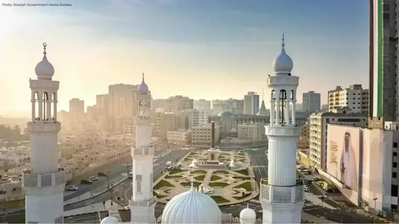 ਸ਼ਾਰਜਾਹ ਦੇ ਸ਼ਾਸਕ ਨੇ ਨਵੀਂ ਸਜੀ ਸੰਵਰੀ ਇੰਡਿਪੈਂਡੈਂਸ ਸਕਵੇਅਰ ਦਾ ਉਦਘਾਟਨ ਕੀਤਾ