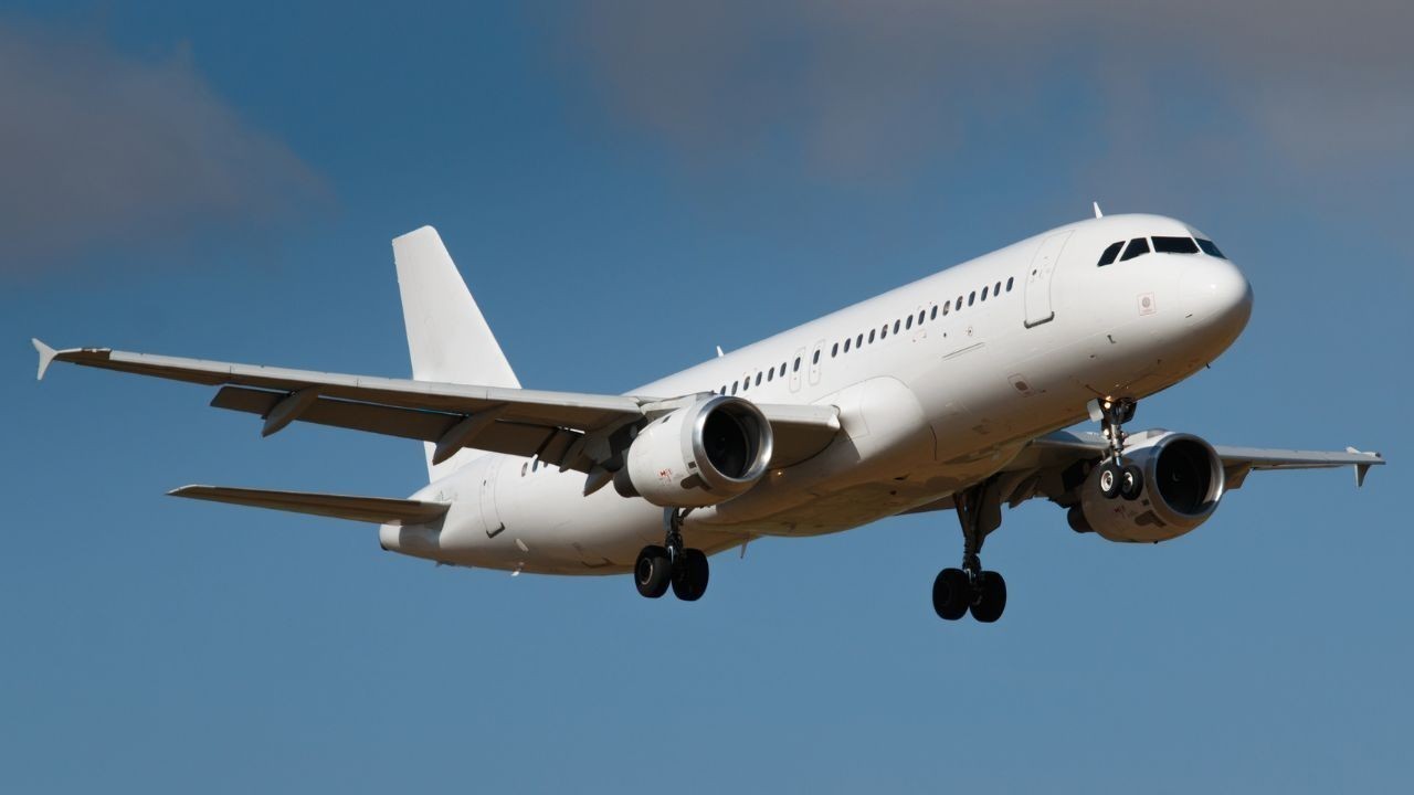 ਦਿੱਲੀ ਇੰਦਰਾ ਗਾਧੀ ਹਵਾਈ ਅੱਡੇ ‘ਤੇ ਉਡਾਣਾਂ ਰੱਦ, ਯਾਤਰੀਆਂ ਨੂੰ ਵੱਡੀ ਪਰੇਸ਼ਾਨੀ