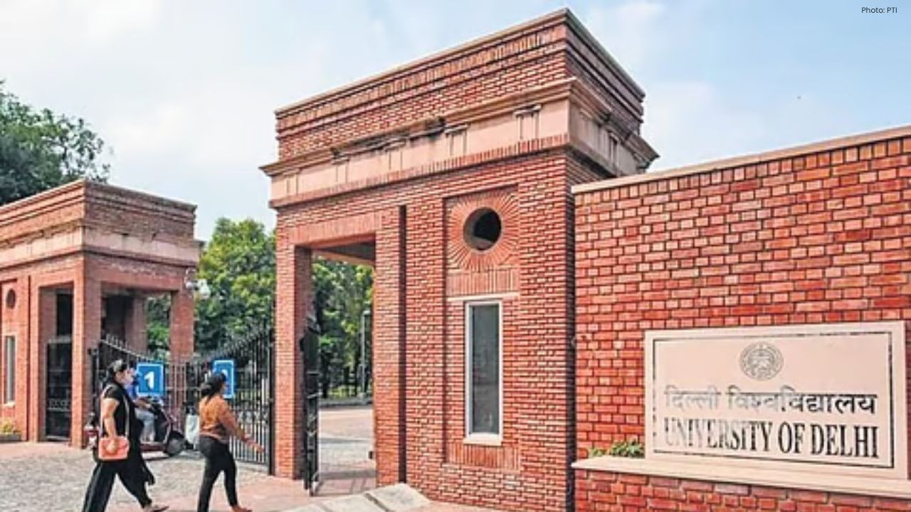ਦਿੱਲੀ ਯੂਨੀਵਰਸਿਟੀ ਦੇ ਦੋ ਕਾਲਜਾਂ ਨੂੰ ਸੰਦੇਹਜਨਕ ਬੰਬ ਧਮਕੀ ਈਮੇਲ, ਸੁਰੱਖਿਆ ਟੀਮਾਂ ਨੇ ਕੈਂਪਸ ਸੀਲ ਕੀਤਾ