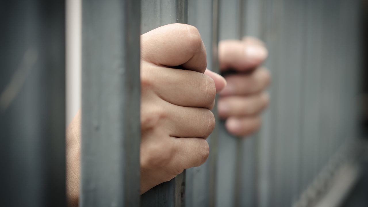 ਮੋਹਾਲੀ ਅਦਾਲਤ ਨੇ ਖਰੜ ਦੇ ਕਾਂਸਟੇਬਲ ਨੂੰ 10 ਸਾਲ ਦੀ ਸਖ਼ਤ ਕੈਦ, 50 ਹਜ਼ਾਰ ਜੁਰਮਾਨੇ ਦੀ ਸਜ਼ਾ ਸੁਣਾਈ