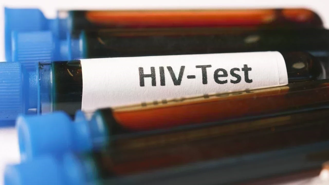 ਸਰਕਾਰੀ ਹਸਪਤਾਲ ਦੀ ਵੱਡੀ ਲਾਪਰਵਾਹੀ: ਚਾਰ ਮਾਸੂਮਾਂ ਦੀ ਜ਼ਿੰਦਗੀ ਖਤਰੇ ’ਚ, HIV Positive ਖੂਨ ਚੜ੍ਹਾਇਆ