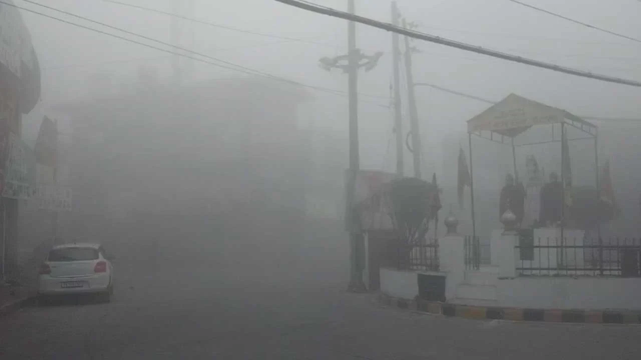 ਬਟਾਲਾ ‘ਚ ਧੁੰਦ ਦਾ ਕਹਿਰ: ਰੋਜ਼ਮਰਾ ਦੀ ਜ਼ਿੰਦਗੀ ਪ੍ਰਭਾਵਿਤ, ਰਿਕਸ਼ਾ ਚਾਲਕਾਂ ਹੋਏ ਮਜਬੂਰ