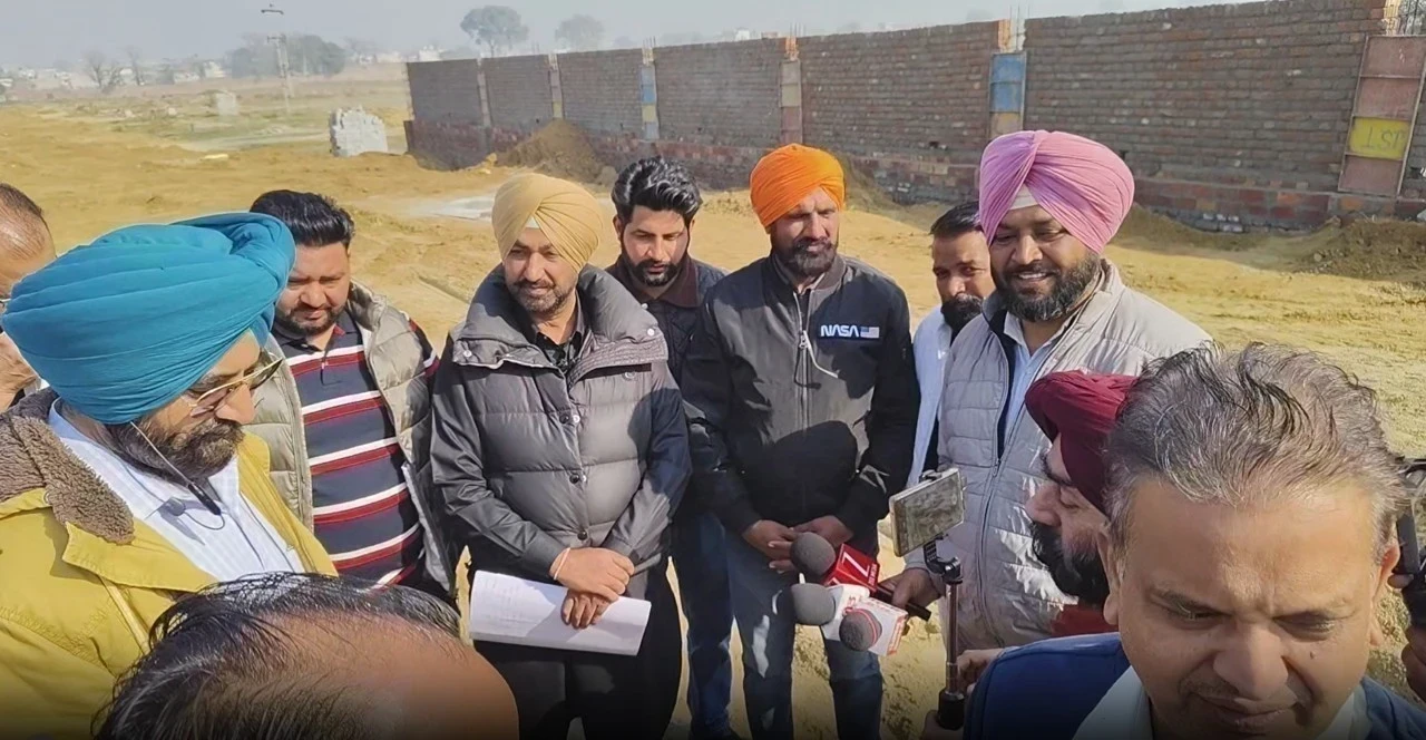 ਸਲੋਚਨਾ ਇਨਕਲੇਵ ਵਿਵਾਦ: ਐਮਸੀ ਨੇ ਨਗਰ ਕੌਂਸਲ ਪ੍ਰਧਾਨ 'ਤੇ ਲਗਾਏ ਗੰਭੀਰ ਆਰੋਪ