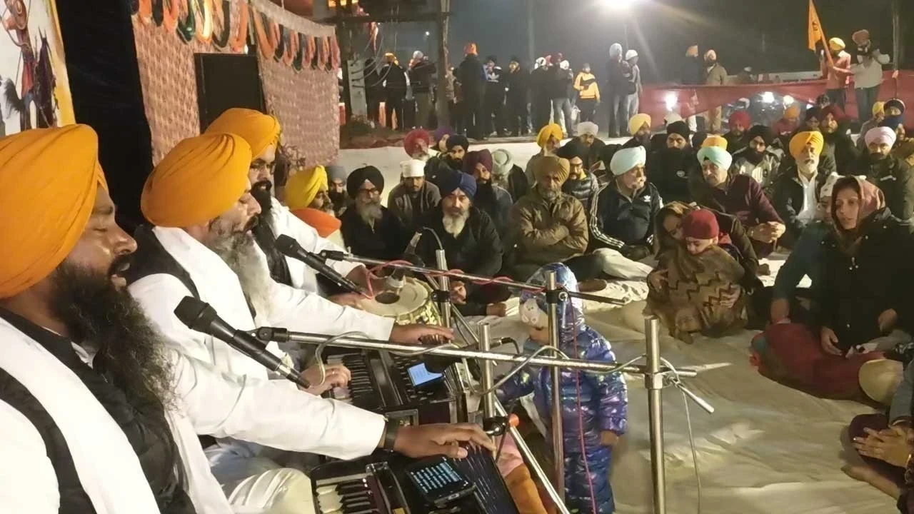 ਮੋਗਾ ਵਿੱਚ ਚਾਰ ਸਾਹਿਬਜ਼ਾਦਿਆਂ ਦੀ ਸ਼ਹਾਦਤ ਨੂੰ ਸਮਰਪਿਤ ਸ਼ਹੀਦੀ ਸਮਾਗਮ, ਸੰਗਤਾਂ ਨੇ ਨਿਸ਼ਾਨ ਸਾਹਿਬ ਹੱਥਾਂ ਵਿੱਚ ਫੜ ਕੇ ਸਜਦਾ ਕੀਤਾ