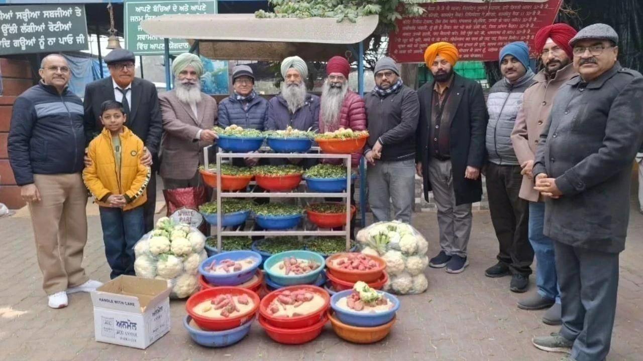 ਗਊ ਸੇਵਾ ਨਾਲ ਮਨਾਇਆ ਗਿਆ ਜਨਮ ਦਿਨ, ਲਾਇਨਜ਼ ਕਲੱਬ ਫਰੀਦਕੋਟ ਵੱਲੋਂ ਗਊਸ਼ਾਲਾ ਵਿੱਚ ਸੇਵਾ ਕਾਰਜ