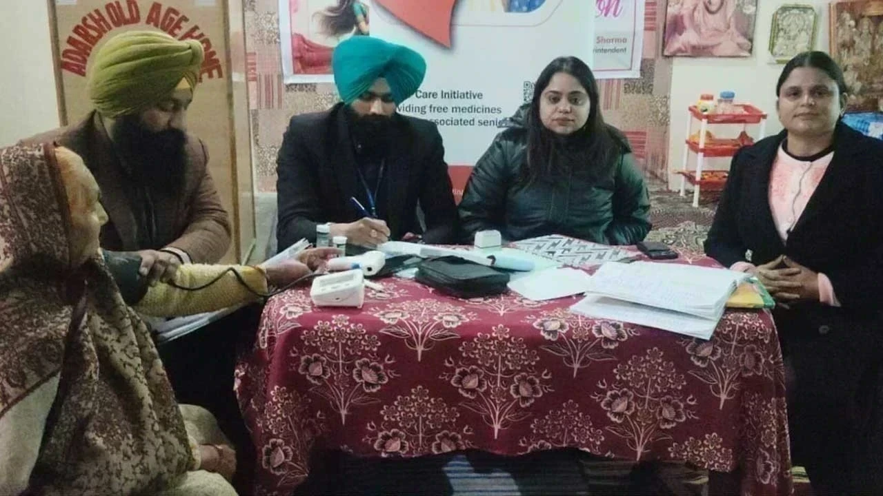 ਬਜ਼ੁਰਗਾਂ ਦੇ ਵਿਹੜੇ ਵਿੱਚ ਮੁਫ਼ਤ ਮੈਡੀਕਲ ਕੈਂਪ, ਸਿਹਤ ਦੀ ਪੂਰੀ ਜਾਂਚ ਕੀਤੀ ਗਈ