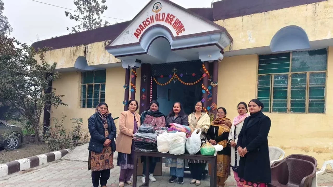 Elder Care : ਅਰੋੜਾ ਵੰਸ਼ ਸਭਾ ਮਹਿਲਾ ਵਿੰਗ ਨੇ ਕੀਤਾ ਬਜ਼ੁਰਗਾਂ ਦੇ ਵਿਹੜੇ ‘ਚ ਦੋਰਾ