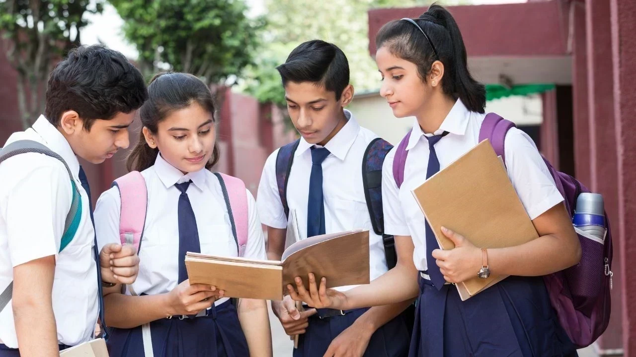 School Timings Changed in Punjab: ਧੁੰਦ ਤੇ ਠੰਢ ਕਾਰਨ ਸਕੂਲਾਂ ਦਾ ਸਮਾਂ ਬਦਲਿਆ