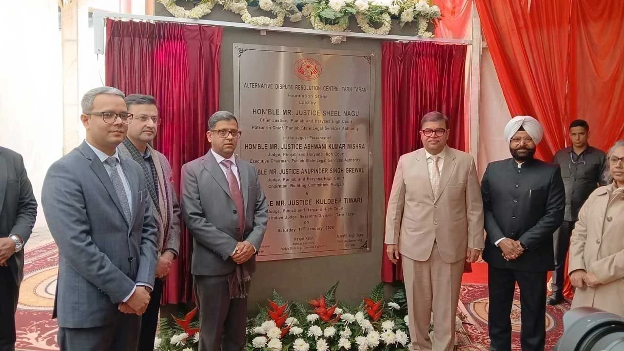 ਪੰਜਾਬ ਅਤੇ ਹਰਿਆਣਾ ਹਾਈ ਕੋਰਟ ਦੇ ਜੱਜਾਂ ਵੱਲੋਂ ਤਰਨ ਤਾਰਨ ਜ਼ਿਲ੍ਹਾ ਕਚਿਹਰੀਆਂ ਵਿੱਚ ADR ਸੈਂਟਰ ਦਾ ਨੀਂਹ ਪੱਥਰ ਰੱਖਿਆ