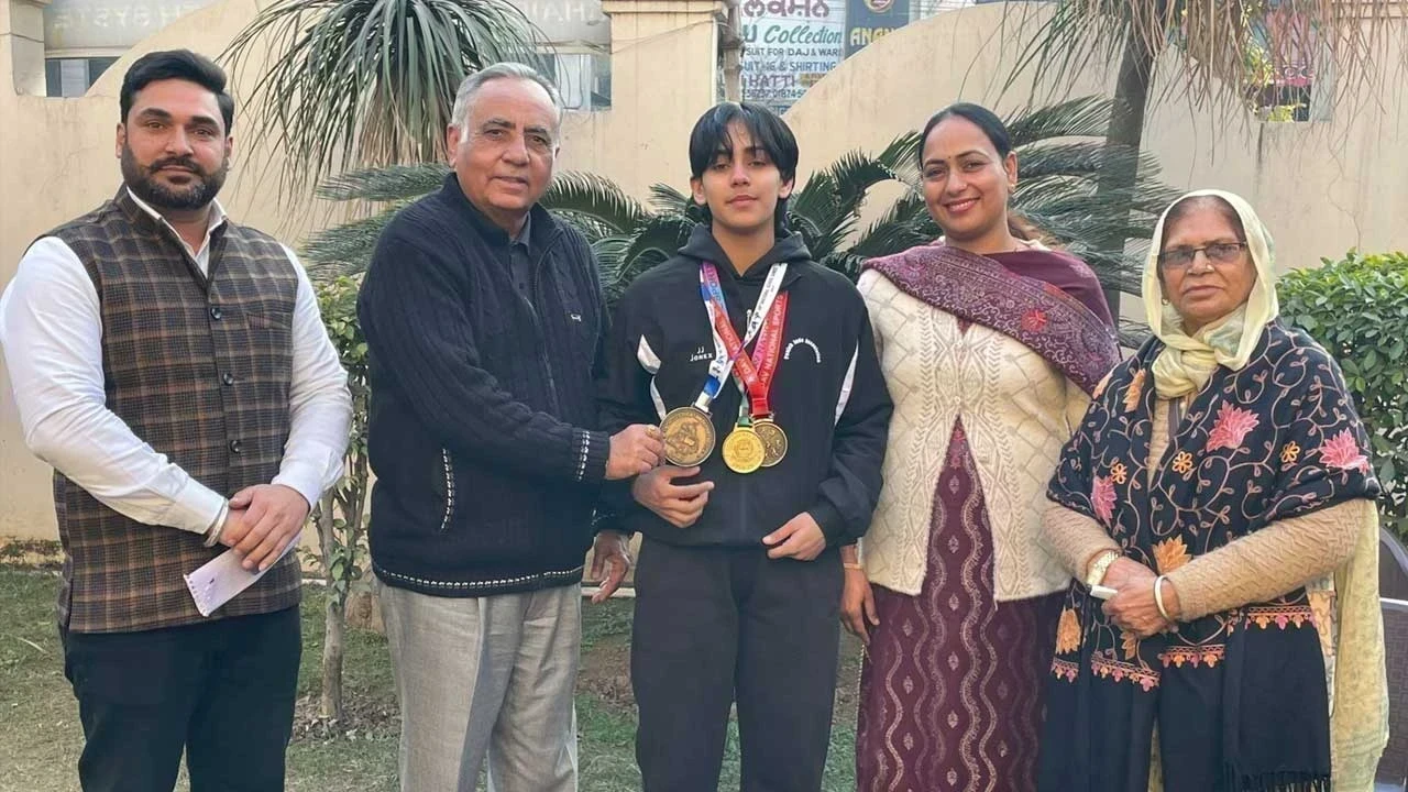 Sports Punjab: ਨੈਸ਼ਨਲ ਜੂਡੋ ਕਰਾਟੇ ਖਿਡਾਰਣ ਸੀਰਤ ਲੂਣਾ ਨੂੰ ਰਮਨ ਬਹਿਲ ਨੇ ਕੀਤਾ ਸਨਮਾਨਿਤ