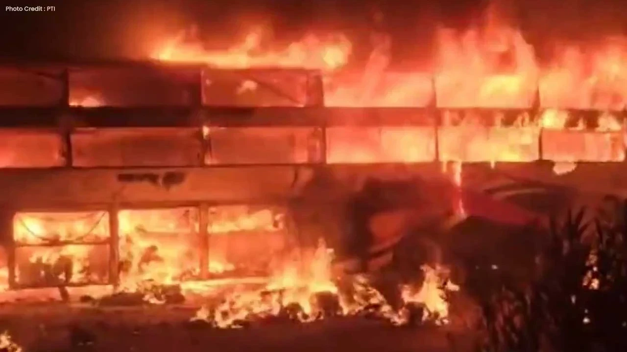 Andhra Pradesh Bus Fire: ਆਂਧਰਾ ਪ੍ਰਦੇਸ਼ ’ਚ ਬੱਸ–ਟਰੱਕ ਦੀ ਟੱਕਰ ਤੋਂ ਬਾਅਦ ਭਿਆਨਕ ਅੱਗ, ਤਿੰਨ ਮੌਤਾਂ