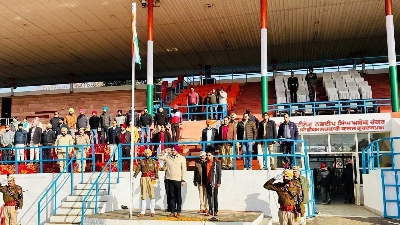 ਗੁਰਦਾਸਪੁਰ ਵਿੱਚ 77ਵੇਂ ਗਣਤੰਤਰ ਦਿਵਸ ਦੀ ਫੁੱਲ ਡਰੈੱਸ ਰਿਹਰਸਲ, ਸ਼ਹੀਦ ਨਵਦੀਪ ਸਿੰਘ ਸਟੇਡੀਅਮ ਵਿੱਚ ਤਿਆਰੀਆਂ ਮੁਕੰਮਲ