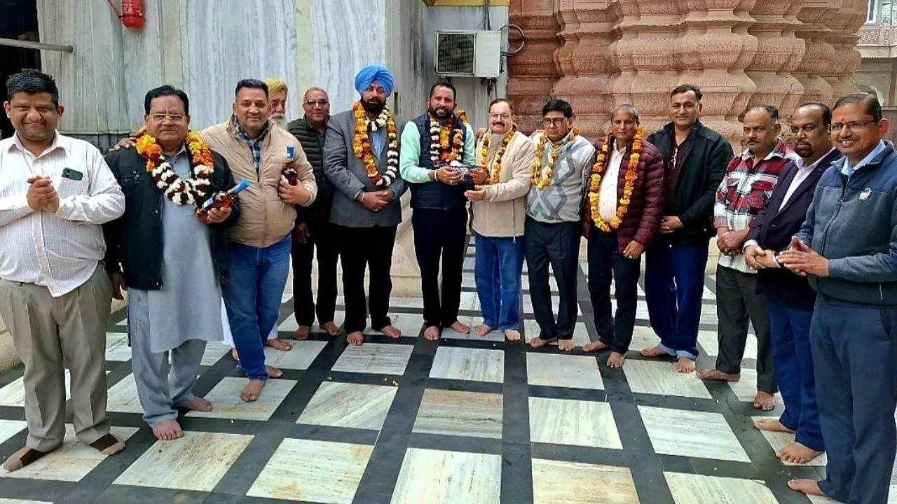 ਫਰੈਂਡਜ਼ ਕਲੱਬ ਫਰੀਦਕੋਟ ਦੇ ਮੈਂਬਰਾਂ ਨੇ ਸੁਧੀਰ ਛਾਬੜਾ ਦੀ ਅਗਵਾਈ ਵਿੱਚ ਕਾਲੀ ਮਾਤਾ ਮੰਦਰ ਤੇ ਗੁਰਦੁਆਰਾ ਦੂਖ ਨਿਵਾਰਨ ਸਾਹਿਬ ਪਟਿਆਲਾ ਵਿਖੇ ਦਰਸ਼ਨ ਕੀਤੇ