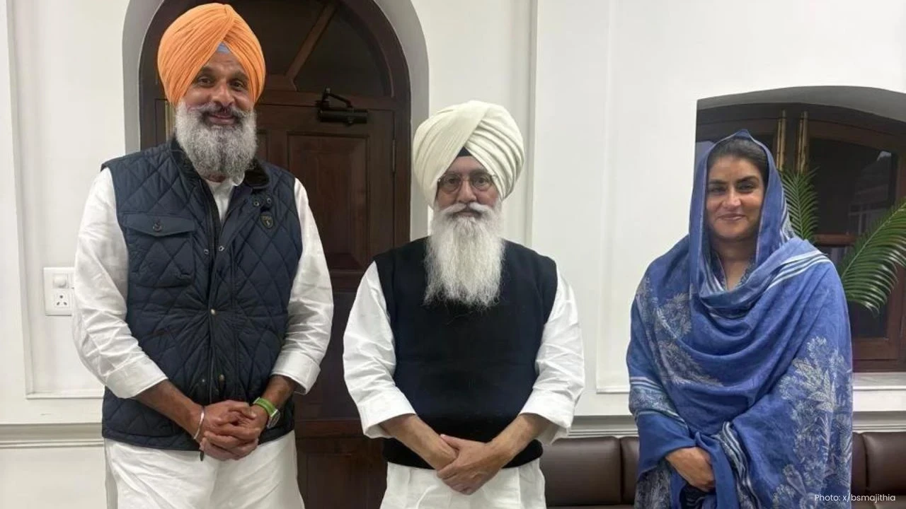ਬਿਕਰਮ ਮਜੀਠੀਆ ਨੇ ਡੇਰਾ ਬਿਆਸ ਮੁੱਖੀ ਨਾਲ ਕੀਤੀ ਮੁਲਾਕਾਤ