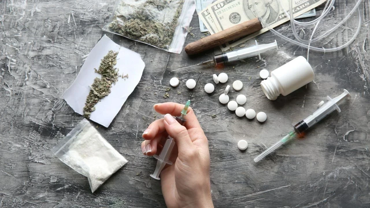 ਨਸ਼ੇ ਦੀ ਭੇਂਟ ਚੜਿਆ ਪੁਲਿਸ ਮੁਲਾਜ਼ਮ ਦਾ ਪੁੱਤ, ਡਰੱਗ ਓਵਰਡੋਜ਼ ਨਾਲ 26 ਸਾਲਾਂ ਨੌਜਵਾਨ ਦੀ ਮੌਤ