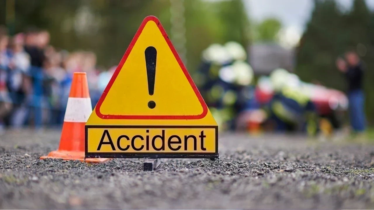 ਫਰੀਦਕੋਟ 'ਚ ਦਰਦਨਾਕ ਸੜਕ ਹਾਦਸਾ, ਫੌਜੀ ਟਰੱਕ 'ਤੇ ਮੋਟਰਸਾਈਕਲ ਵਿਚਾਲੇ ਭਿਆਨਕ ਟੱਕਰ, ਦੋ ਨੌਜਵਾਨਾਂ ਦੀ ਮੌਤ