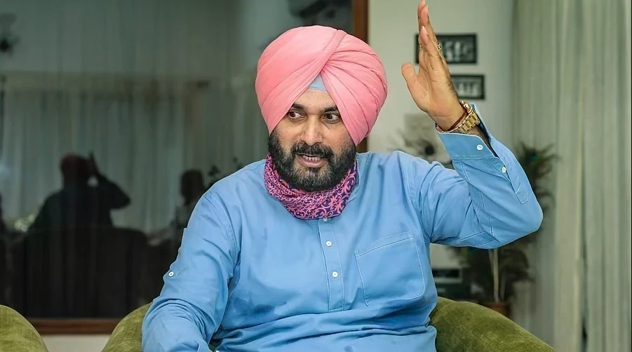 ਨਵਜੋਤ ਸਿੱਧੂ ਨੇ ਸ਼ਾਇਰਾਨਾ ਅੰਦਾਜ਼ 'ਚ ਵਿਰੋਧੀਆਂ 'ਤੇ ਕਸਿਆ ਤੰਜ, ਜਾਣੋ ਕੀ ਕਿਹਾ ?