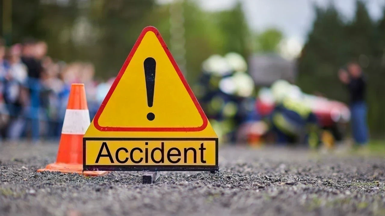 ਨਸ਼ੇ 'ਚ ਧੁੱਤ ਕਾਰ ਚਾਲਕ ਨੇ ਬਾਈਕ ਨੂੰ ਮਾਰੀ ਟੱਕਰ , ਮਹਿਲਾ ਦੀ ਮੌਤ, ਪਤੀ ਦੀ ਹਾਲਤ ਗੰਭੀਰ