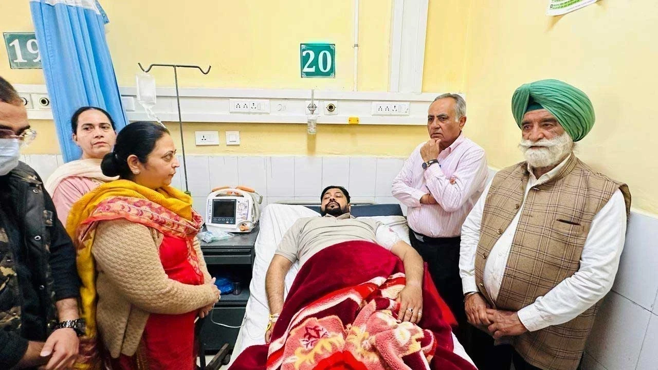 ਗੁਰਦਾਸਪੁਰ ਦੇ ਹਲਕਾ ਇੰਚਾਰਜ ਰਮਨ ਬਹਿਲ ਨੇ ਸਿਵਲ ਹਸਪਤਾਲ ਬੱਬਰੀ ਵਿਖੇ ਜ਼ਖ਼ਮੀ ਪੁਲਿਸ ਜਵਾਨਾਂ ਦਾ ਜਾਣਿਆ ਹਾਲ