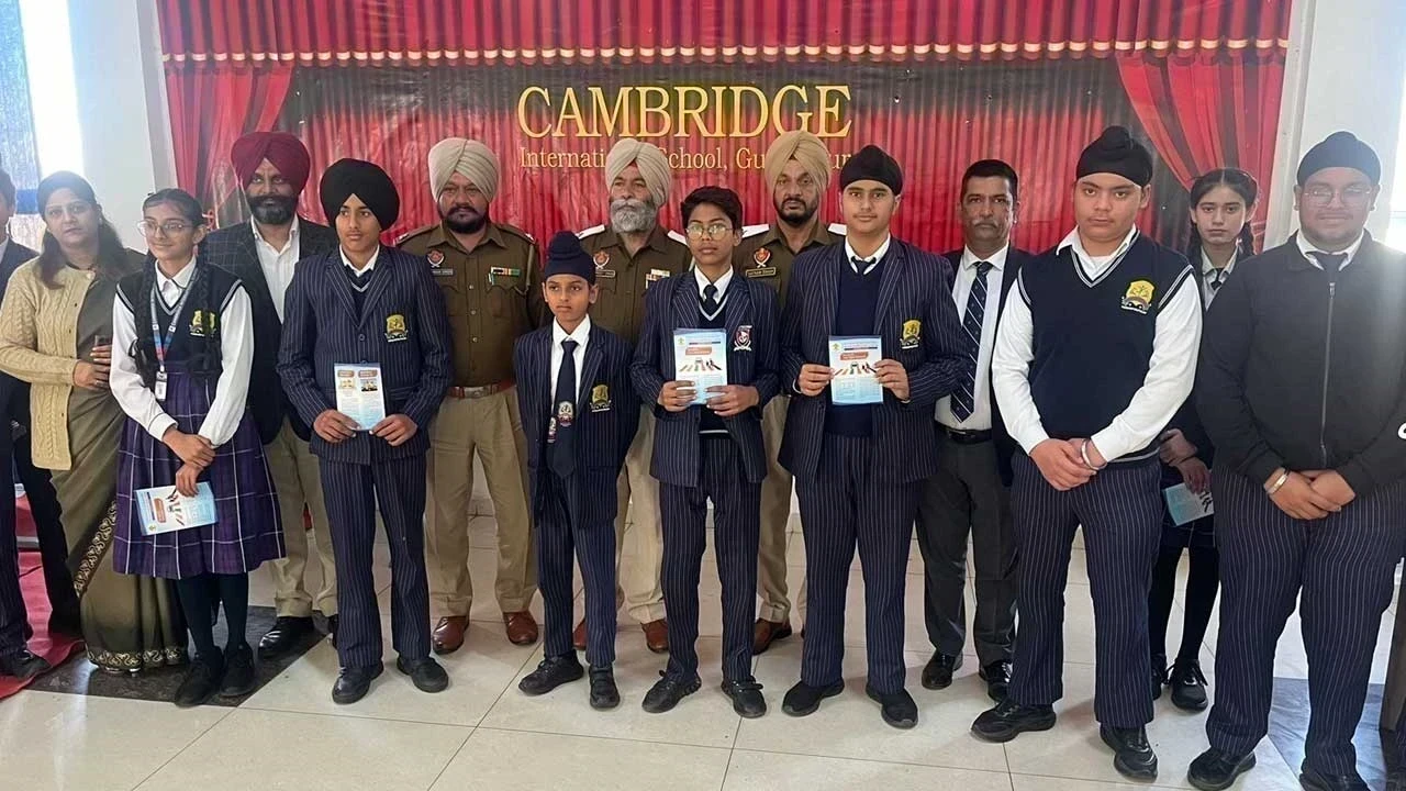 ਗੁਰਦਾਸਪੁਰ ਵਿੱਚ ਵਿਦਿਆਰਥੀਆਂ ਲਈ ਟਰੈਫਿਕ ਨਿਯਮ ਜਾਗਰੂਕਤਾ ਸੈਮੀਨਾਰ