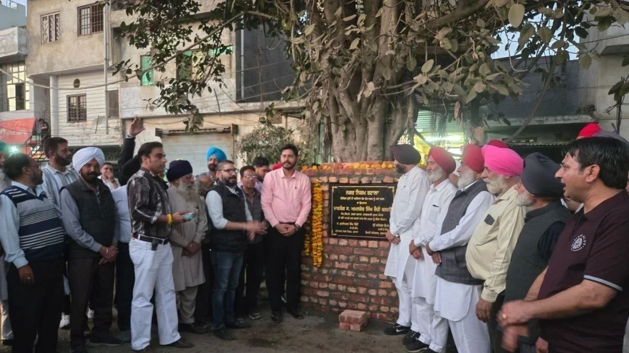 ਬਟਾਲਾ ‘ਚ ਕੈਬਨਿਟ ਮੰਤਰੀ ਭੁੱਲਰ ਅਤੇ ਵਿਧਾਇਕ ਸ਼ੈਰੀ ਕਲਸੀ ਨੇ ਸੜਕ ਦਾ ਰੱਖਿਆ ਨੀਂਹ ਪੱਥਰ