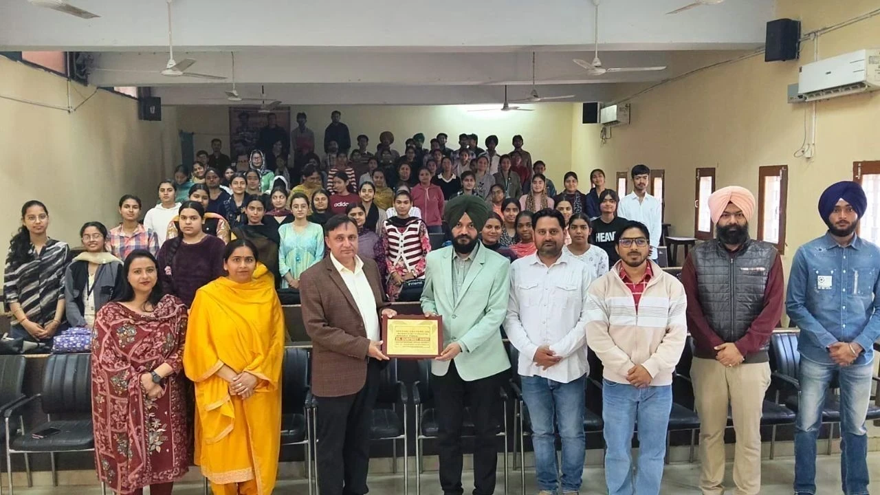 ਸਰਕਾਰੀ ਕਾਲਜ ਗੁਰਦਾਸਪੁਰ ‘ਚ ਗਣਿਤ ਵਿਸ਼ੇ ‘ਤੇ ਕਰਵਾਇਆ ਗਿਆ ਲੈਕਚਰ