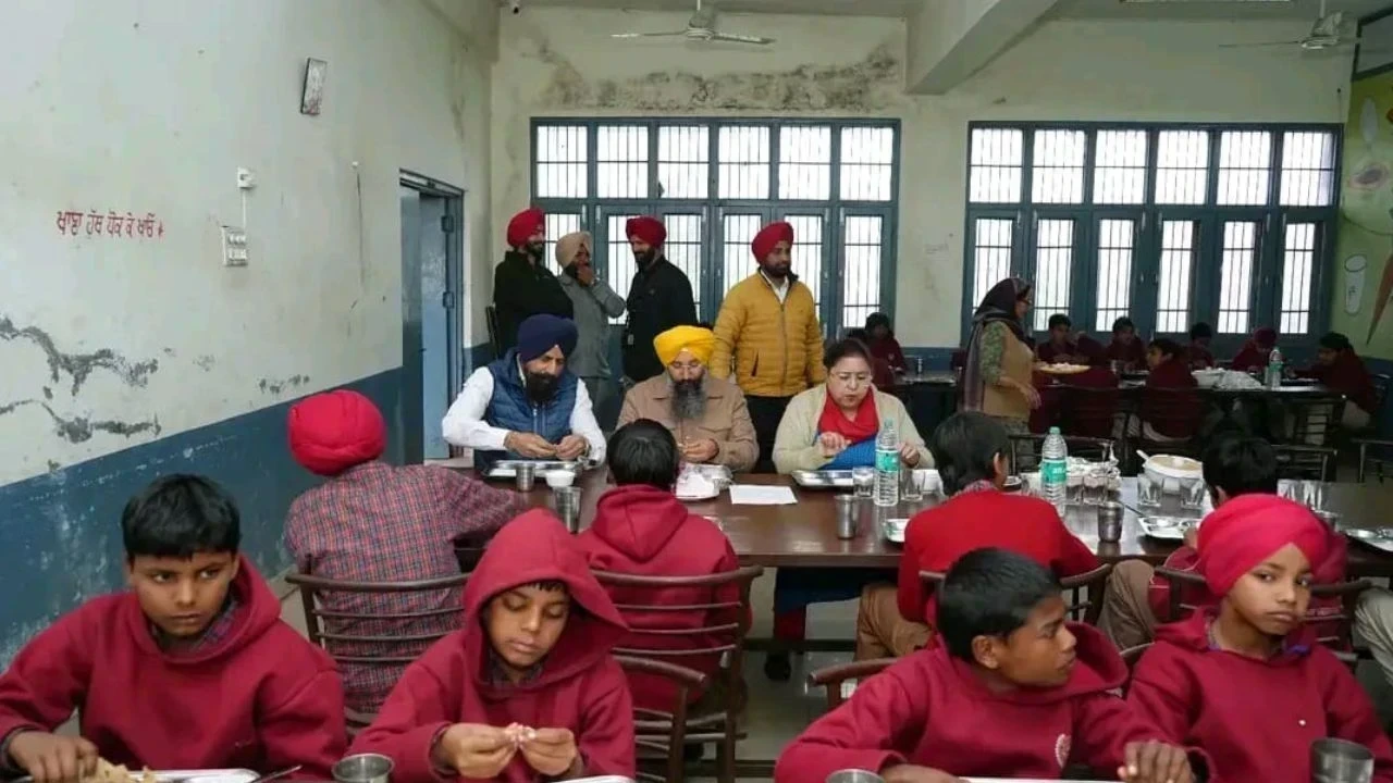 ਐਡਵੋਕੇਟ ਜਗਰੂਪ ਸਿੰਘ ਸੇਖਵਾਂ ਨੇ ਰਿਹਾਇਸ਼ੀ ਸਕੂਲ ਸੇਖਵਾਂ ਦਾ ਕੀਤਾ ਦੌਰਾ