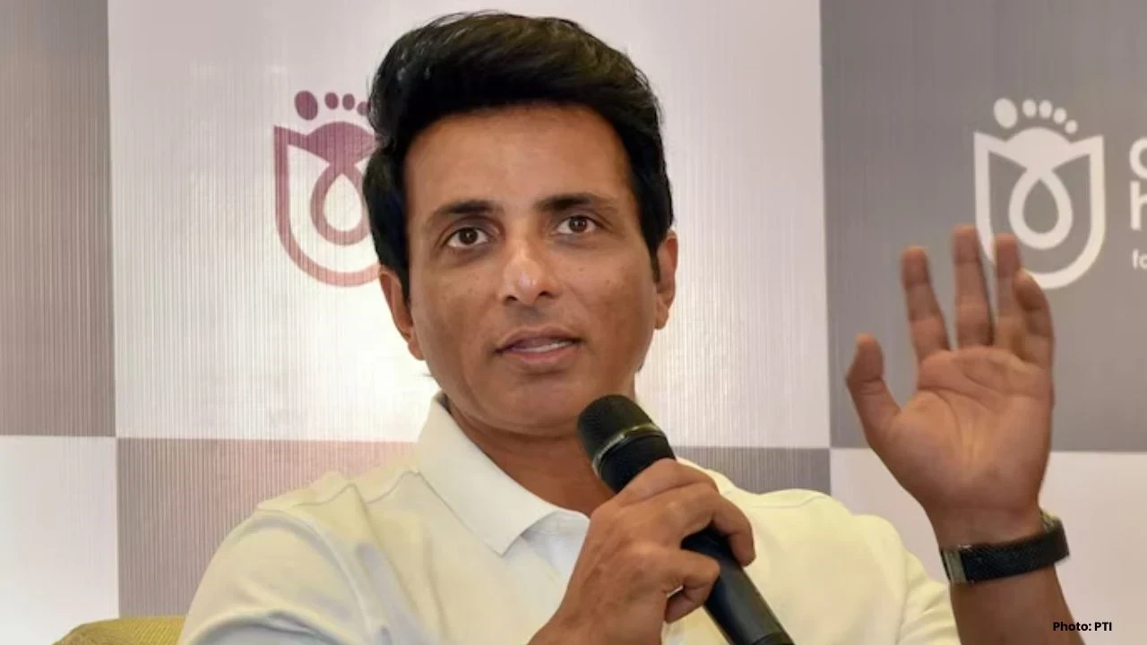 ਦੁਬਈ ‘ਚ ਫਸੇ ਭਾਰਤੀਆਂ ਲਈ ਸੋਨੂ ਸੂਦ ਨੇ ਕੀਤਾ ਮਦਦ ਦਾ ਐਲਾਨ