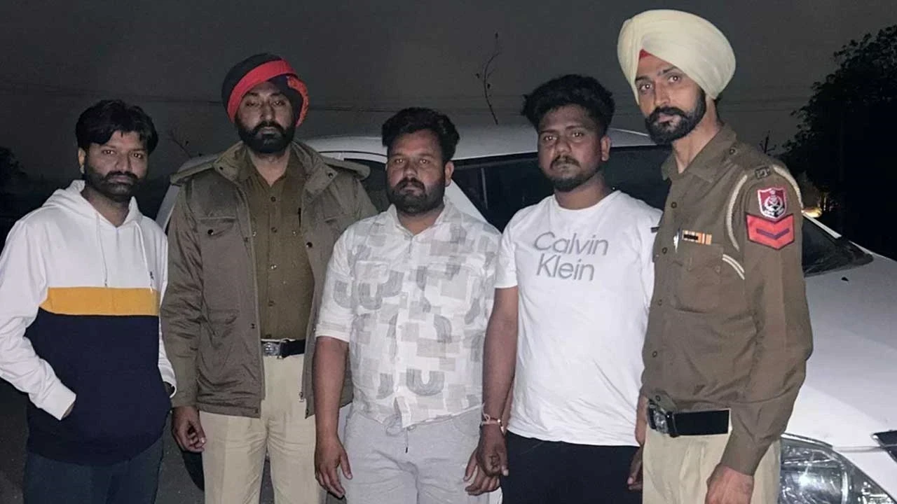 ਲੁਧਿਆਣਾ ‘ਚ ਨਾਕੇ ਦੌਰਾਨ 60 ਕੇਸ ਗੈਰਕਾਨੂੰਨੀ ਸ਼ਰਾਬ ਸਮੇਤ ਇਨੋਵਾ ਕਾਰ ਕਾਬੂ, 2 ਤਸਕਰ ਗ੍ਰਿਫ਼ਤਾਰ