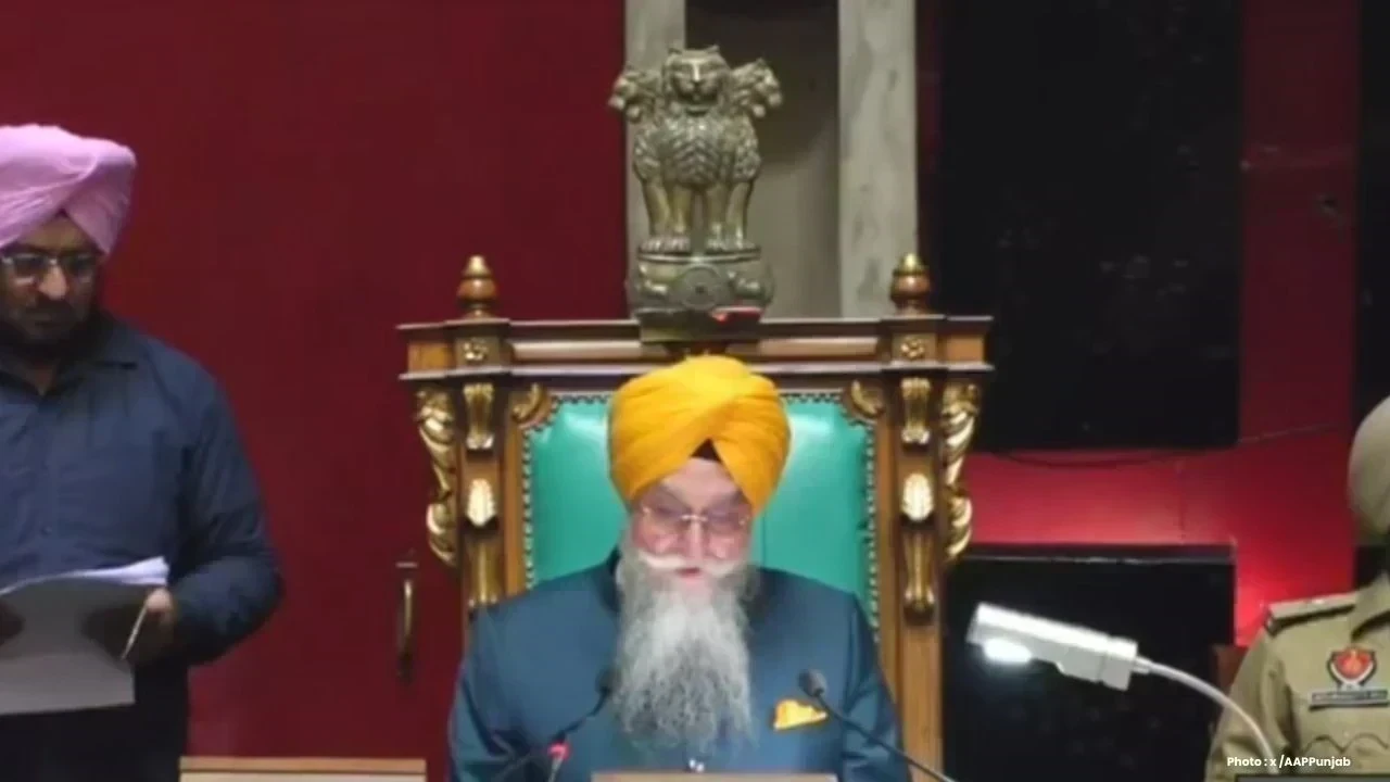 ਪੰਜਾਬ ਵਿਧਾਨ ਸਭਾ ‘ਚ ਹੰਗਾਮਾ: ਵਿੱਤ ਮੰਤਰੀ ਨੇ ਕਿਹਾ - ਬਾਜਵਾ ਨੇ ਅਪਮਾਨਜਨਕ ਭਾਸ਼ਾ ਦੀ ਵਰਤੋਂ ਕੀਤੀ, ਸਦਨ ‘ਚ ਗੁੰਡਾਗਰਦੀ ਬਰਦਾਸ਼ਤ ਨਹੀਂ ਕੀਤੀ ਜਾਵੇਗੀ