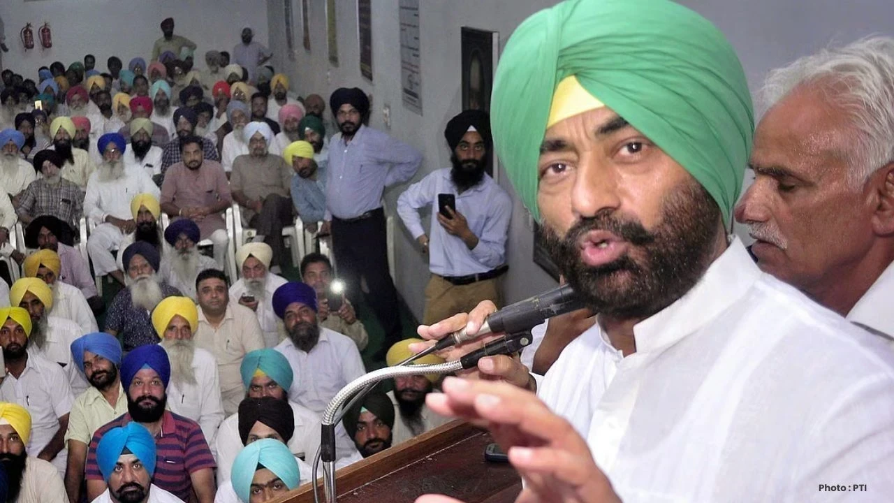 ਮਹਿਲਾ ਕਮਿਸ਼ਨ ਨੇ ਖਹਿਰਾ ਤੇ ਵੜਿੰਗ ਖ਼ਿਲਾਫ਼ ਲਿਆ ਸਖ਼ਤ ਐਕਸ਼ਨ, ਜਾਰੀ ਕੀਤਾ ਨੋਟਿਸ