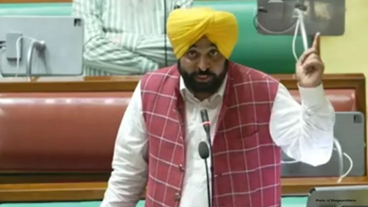 CM ਮਾਨ ਨੇ PM ਮੋਦੀ ‘ਤੇ ਸਾਧਿਆ ਨਿਸ਼ਾਨਾ, ਕਿਹਾ- PM ਮੋਦੀ ਨੇ ਚਾਹ ਵੇਚਦੇ ਹੋਏ ਪੂਰਾ ਦੇਸ਼ ਵੇਚ ਦਿੱਤਾ