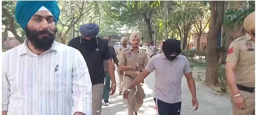 ਗੁਰਦਾਸਪੁਰ ਪੁਲਿਸ ਨੂੰ ਮਿਲੀ ਵੱਡੀ ਸਫਲਤਾ: ਕਰੋੜਾਂ ਰੁਪਏ ਦੀ ਲੁੱਟ ਮਾਮਲੇ 'ਚ 4 ਮੁਲਜ਼ਮ ਕਾਬੂ