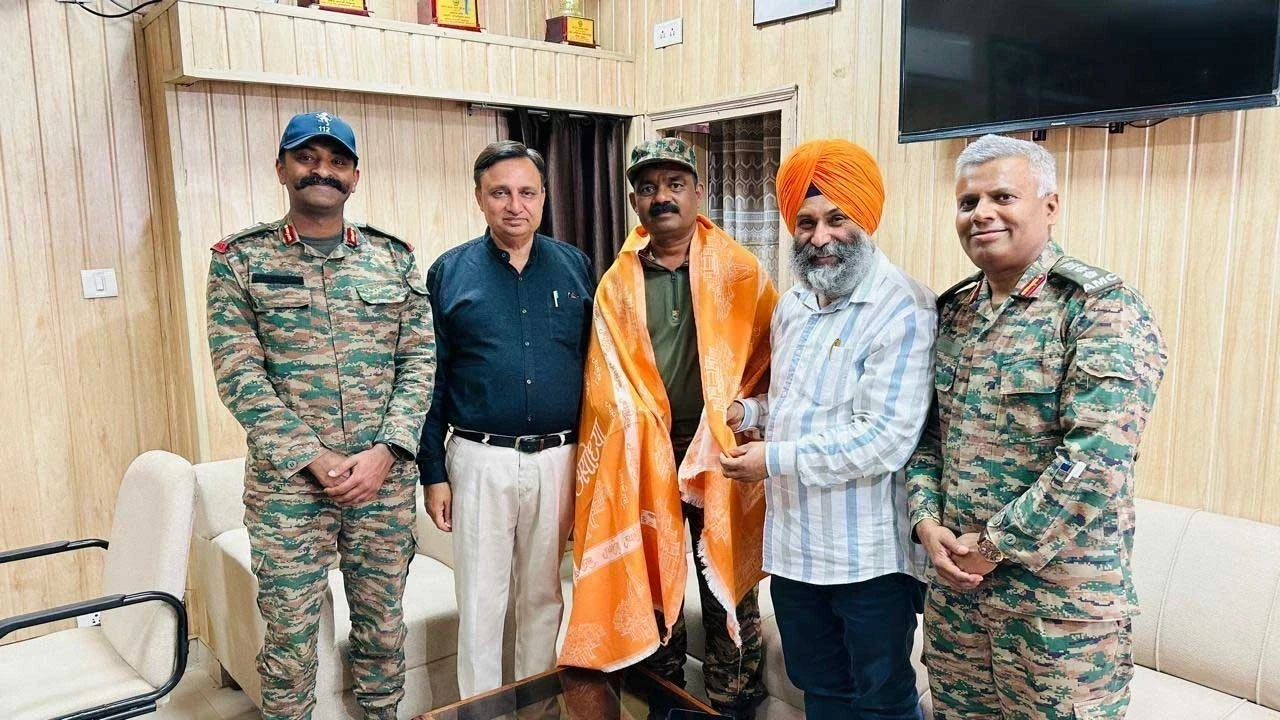 ਗੁਰਦਾਸਪੁਰ ਭਰਤੀ ਰੈਲੀ ਦੀ ਕਾਮਯਾਬੀ ’ਤੇ ਭਾਰਤੀ ਫੌਜ ਵੱਲੋਂ ਧੰਨਵਾਦ-ਰੁੱਖ ਲਗਾ ਕੇ ਦਿੱਤਾ ਸਨਮਾਨ