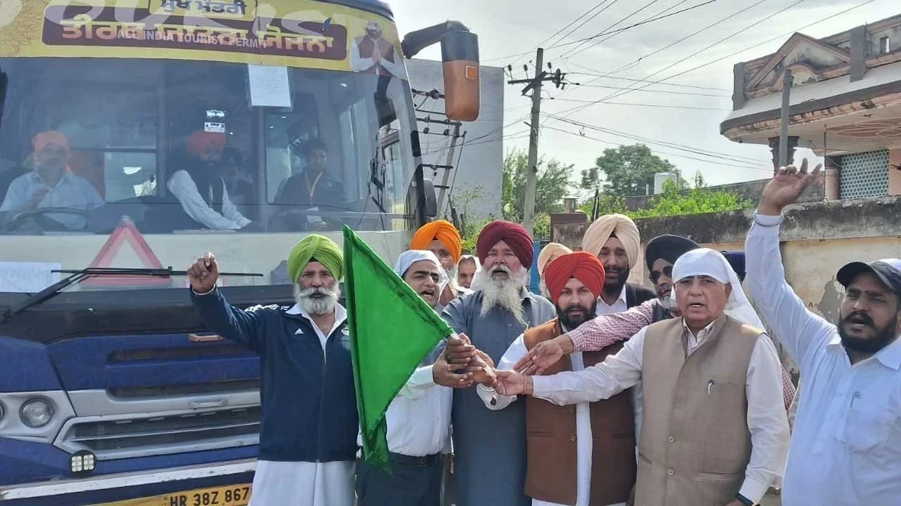 ਗੁਰਦਾਸਪੁਰ ਦੇ ਪਿੰਡ ਭੁੱਲੇਚੱਕ ਤੋਂ 'ਮੁੱਖ ਮੰਤਰੀ ਤੀਰਥ ਯਾਤਰਾ' ਯੋਜਨਾ ਤਹਿਤ 45 ਸ਼ਰਧਾਲੂਆਂ ਦਾ ਜਥਾ ਧਾਰਮਿਕ ਅਸਥਾਨਾਂ ਦੇ ਦਰਸ਼ਨਾਂ ਲਈ ਰਵਾਨਾ