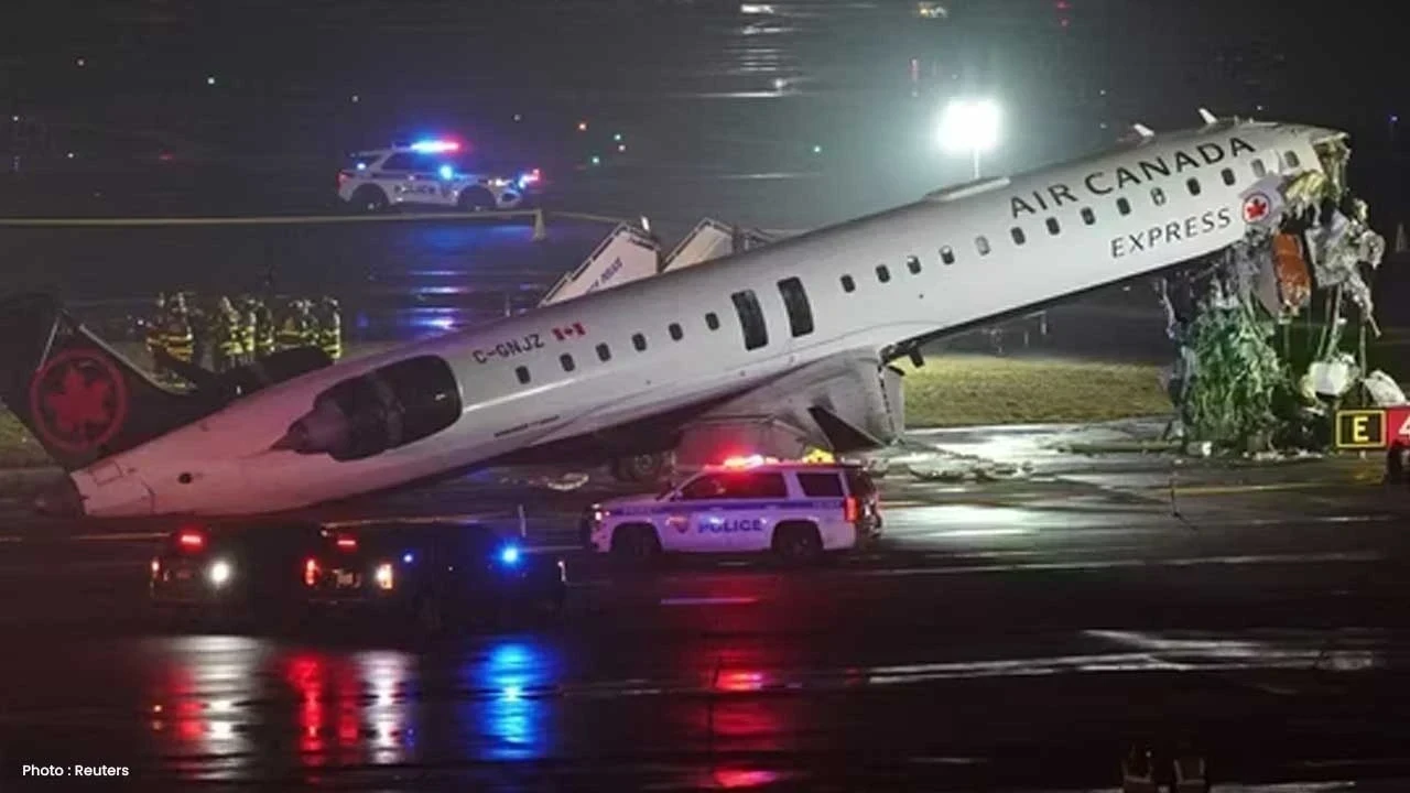 ਨਿਊਯਾਰਕ ਲਾਗਾਰਡੀਆ ਹਵਾਈ ਅੱਡੇ 'ਤੇ ਹਾਦਸਾ: Air Canada ਜਹਾਜ਼ ਫਾਇਰ ਟਰੱਕ ਨਾਲ ਟਕਰਾ, 2 ਪਾਇਲਟਾਂ ਦੀ ਮੌਤ