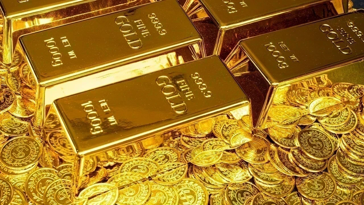 ਸੋਨੇ ਤੇ ਚਾਂਦੀ ਦੀਆਂ ਕੀਮਤਾਂ ਵਿੱਚ ਵੱਡੀ ਗਿਰਾਵਟ : ਚਾਂਦੀ 9000 ਰੁਪਏ ਸਸਤੀ, ਸੋਨਾ ਵੀ ਡਿੱਗਿਆ