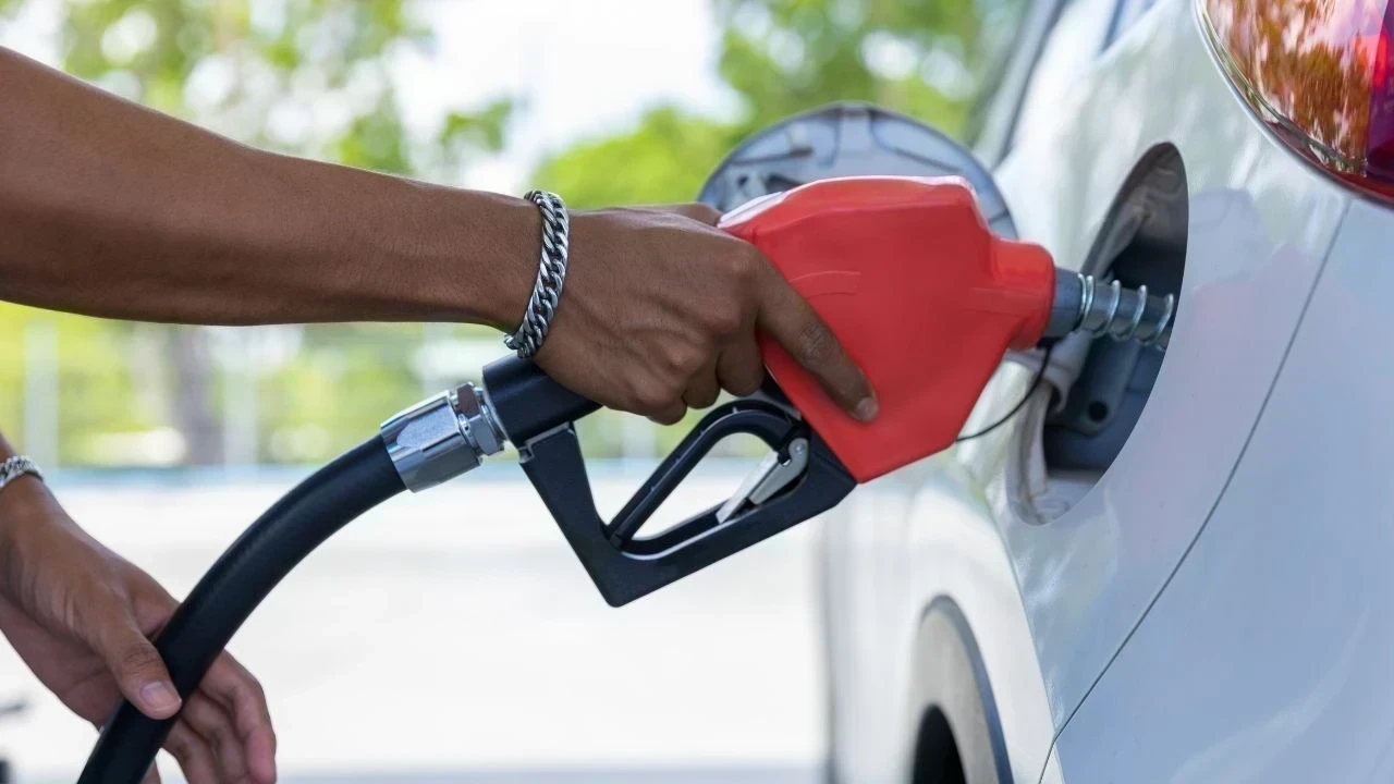 Petrol-Diesel ਹੋ ਸਕਦੇ ਨੇ ਸਸਤੇ! ਸਰਕਾਰ ਨੇ Excise Duty ਵਿੱਚ ਕੀਤਾ ਵੱਡਾ ਕਟੌਤੀ ਫੈਸਲਾ