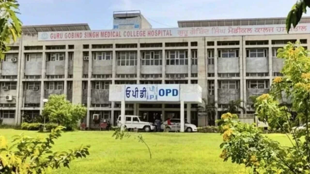 ਫਰੀਦਕੋਟ ਦੇ ਮੈਡੀਕਲ ਕਾਲਜ ਵਿੱਚ ਇਲਾਜੀ ਲਾਪਰਵਾਹੀ ਦਾ ਦੋਸ਼, ਵੈਂਟੀਲੇਟਰ ਨਾ ਮਿਲਣ ਕਾਰਨ ਮਰੀਜ਼ ਦੀ ਮੌਤ; ਪਰਿਵਾਰ ਤੇ ਸਮਾਜ ਸੇਵਕ ਵੱਲੋਂ ਜਾਂਚ ਦੀ ਮੰਗ
