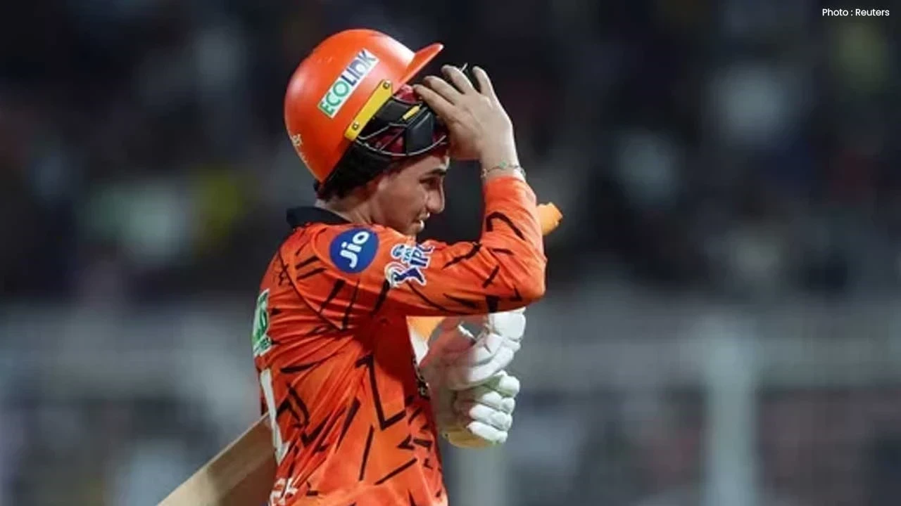 Abhishek Sharma Fined: KKR ਮੈਚ ਮਗਰੋਂ ਅਭਿਸ਼ੇਕ ਸ਼ਰਮਾ ‘ਤੇ ਕਾਰਵਾਈ, BCCI ਵੱਲੋਂ ਜੁਰਮਾਨਾ ਤੇ ਡੀਮੈਰਿਟ ਪੁਆਇੰਟ