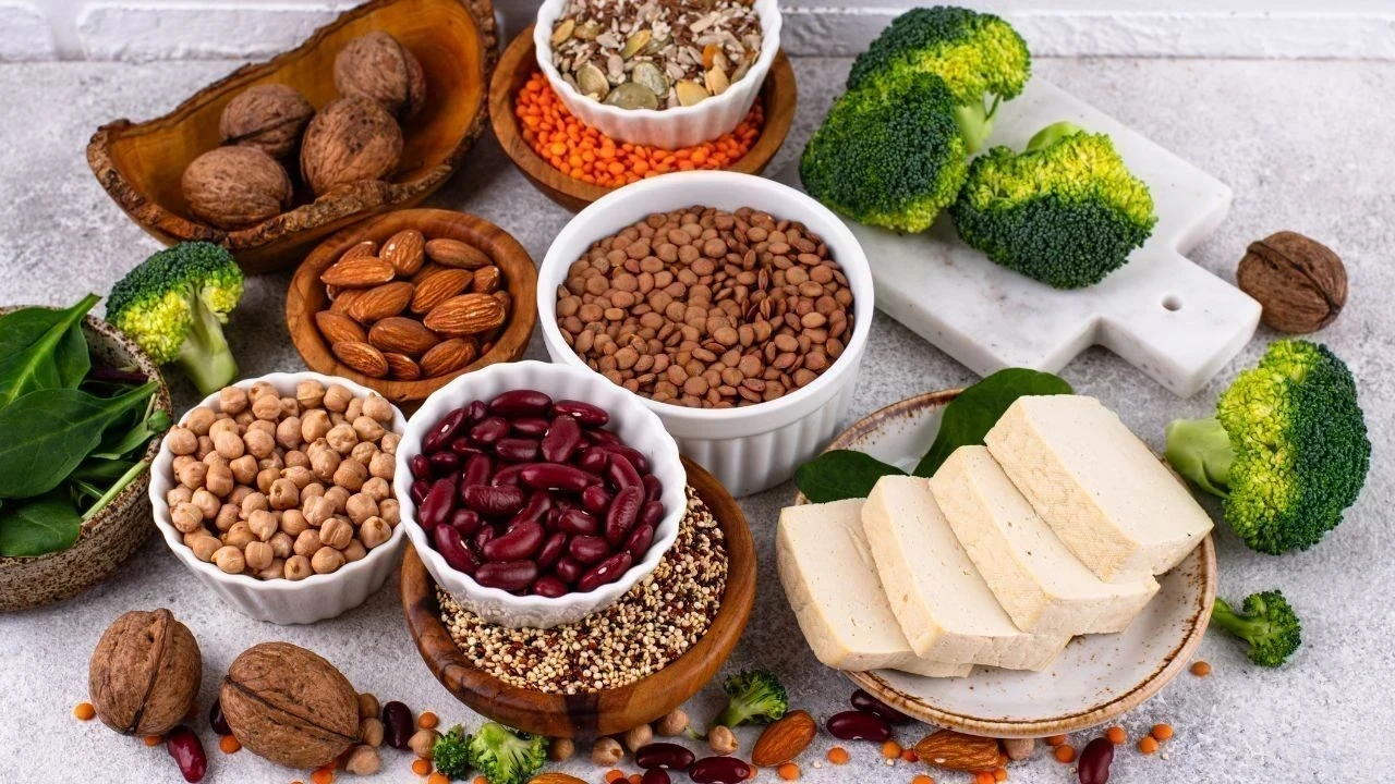 ਰੁੱਝੀਆਂ ਸਵੇਰਾਂ ਲਈ 7 ਹਾਈ-ਪ੍ਰੋਟੀਨ ਨਾਸ਼ਤੇ ਦੇ ਆਸਾਨ ਵਿਚਾਰ