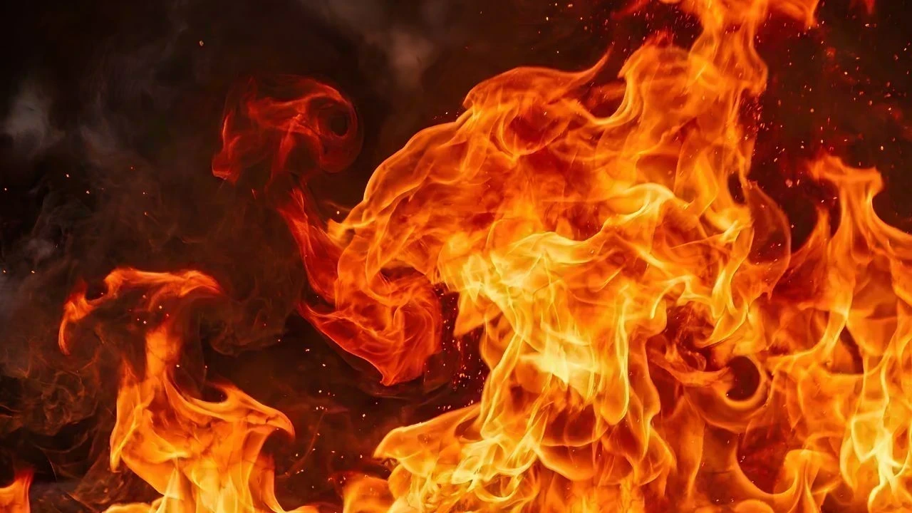 Lucknow Slum Fire Incident: ਲਖਨਊ ਦੀ ਝੁੱਗੀ ਬਸਤੀ ਵਿੱਚ ਭਿਆਨਕ ਅੱਗ, ਦੋ ਮਾਸੂਮਾਂ ਦੀ ਮੌਤ, ਸੈਂਕੜੇ ਬੇਘਰ