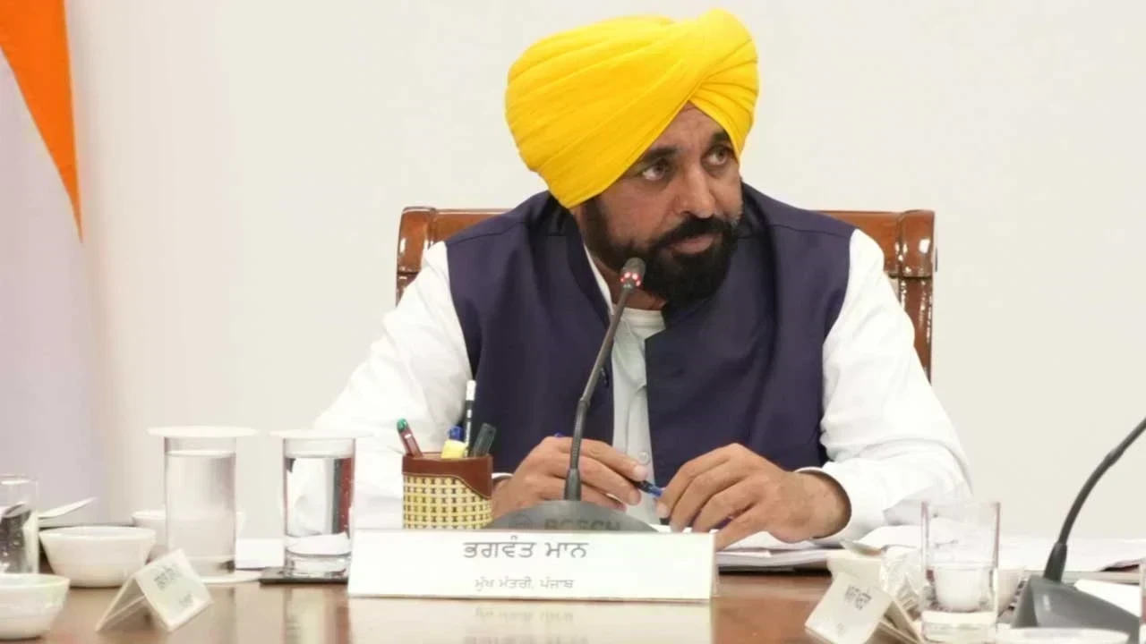 ED Raids Punjab: ਮਾਨ ਤੇ ਕੇਜਰੀਵਾਲ ਵੱਲੋਂ ਭਾਜਪਾ ’ਤੇ ਤਿੱਖਾ ਹਮਲਾ, ਲੋਕਤੰਤਰ ਖ਼ਤਰੇ ’ਚ ਹੋਣ ਦੇ ਲਗਾਏ ਦੋਸ਼