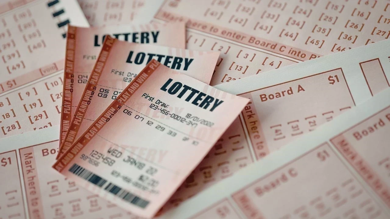 Baisakhi Bumper 2026 Lottery: ਸੇਵਾਮੁਕਤ ਮੁਲਾਜ਼ਮ ਓਮ ਪ੍ਰਕਾਸ਼ ਦੀ ਨਿਕਲੀ 6 ਕਰੋੜ ਦੀ ਲਾਟਰੀ, ਲੁਧਿਆਣਾ ਤੋਂ ਖਰੀਦੀ ਟਿਕਟ ਬਣੀ ਕਿਸਮਤ