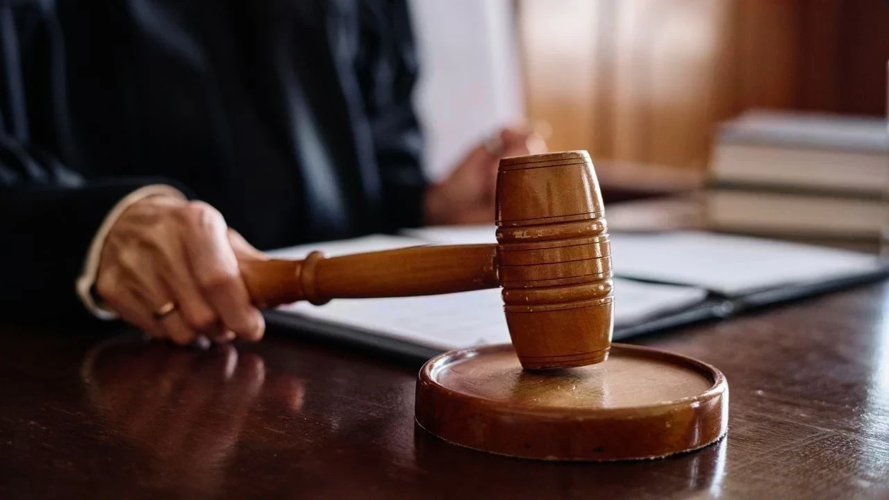 Illegal Hoardings 'ਤੇ Punjab and Haryana High Court ਦੀ ਸਖ਼ਤੀ, Zirakpur ਹਾਈਵੇਅ ਤੋਂ ਤੁਰੰਤ ਹਟਾਉਣ ਦੇ ਹੁਕਮ