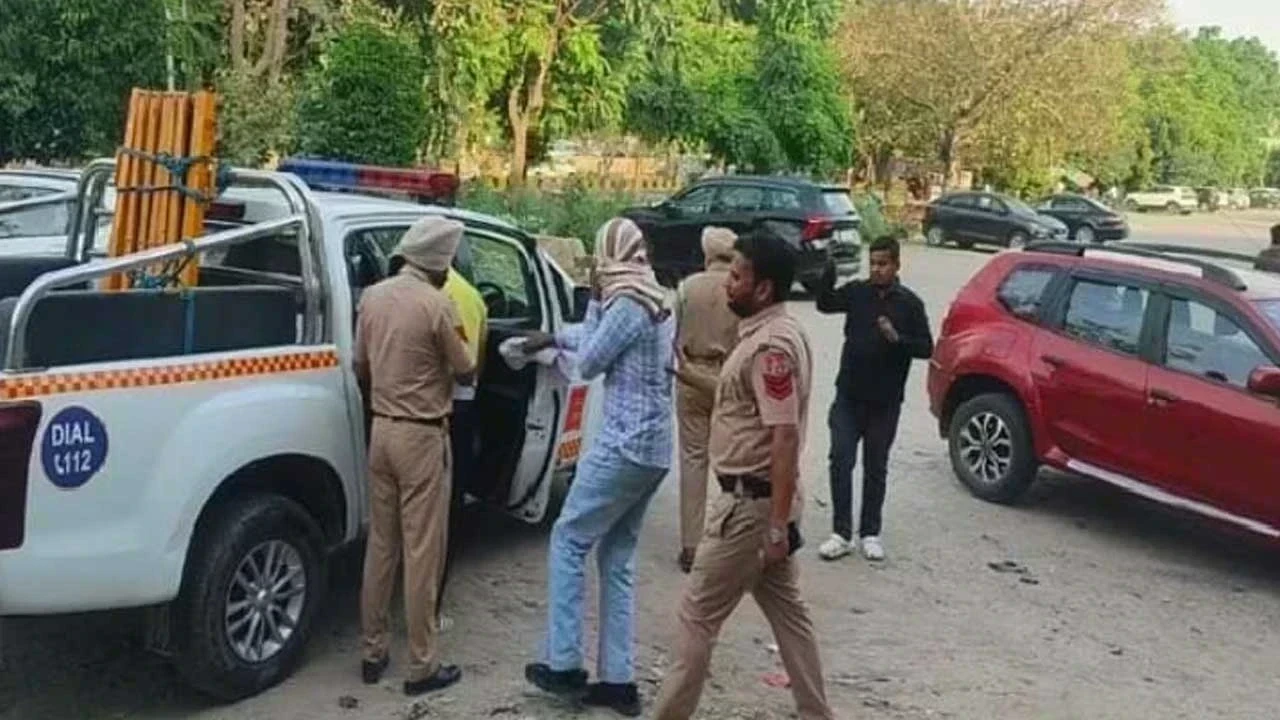Jalandhar Spa Raid: ਪੁਲਿਸ ਦਾ ਕਵੀਨ ਸਪਾ ਸੈਂਟਰ ‘ਤੇ ਛਾਪਾ, ਨੌਜਵਾਨ ਮੁੰਡੇ-ਔਰਤਾਂ ਹਿਰਾਸਤ ‘ਚ