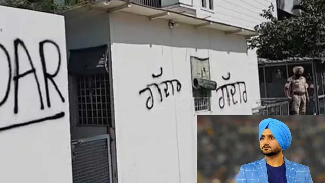 AAP Gaddar Politics : ਆਮ ਆਦਮੀ ਪਾਰਟੀ ਵਰਕਰਾਂ ਵੱਲੋਂ ਹਰਭਜਨ ਸਿੰਘ ਤੇ ਹੋਰ ਸੰਸਦਾਂ ਦੇ ਘਰਾਂ ‘ਤੇ ਲਿਖਿਆ ‘ਗੱਦਾਰ’, ਪੰਜਾਬ ‘ਚ ਸਿਆਸੀ ਹੰਗਾਮਾ