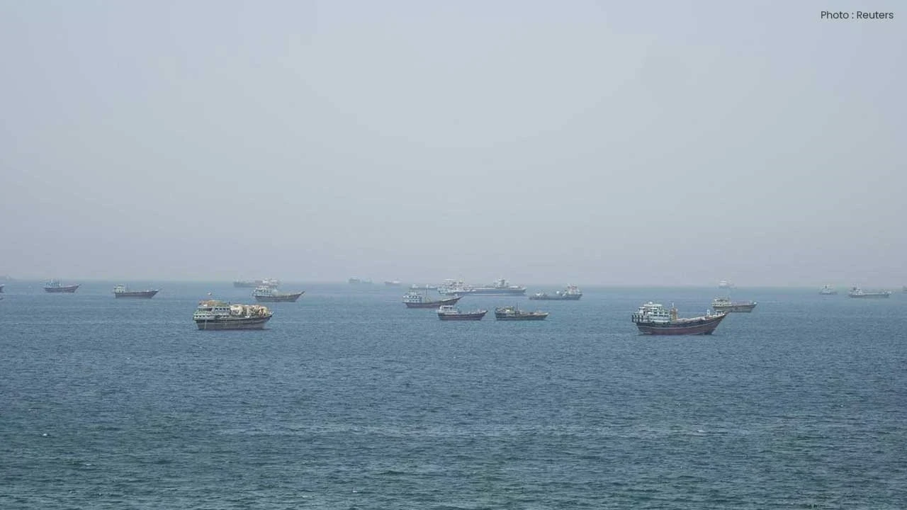 Strait of Hormuz Boat Fire: ਹੋਰਮੁਜ਼ ਜਲ ਮਾਰਗ ਨੇੜੇ ਕਿਸ਼ਤੀ ‘ਚ ਅੱਗ, ਇੱਕ ਭਾਰਤੀ ਮਲਾਹ ਦੀ ਮੌਤ, 17 ਬਚਾਏ ਗਏ