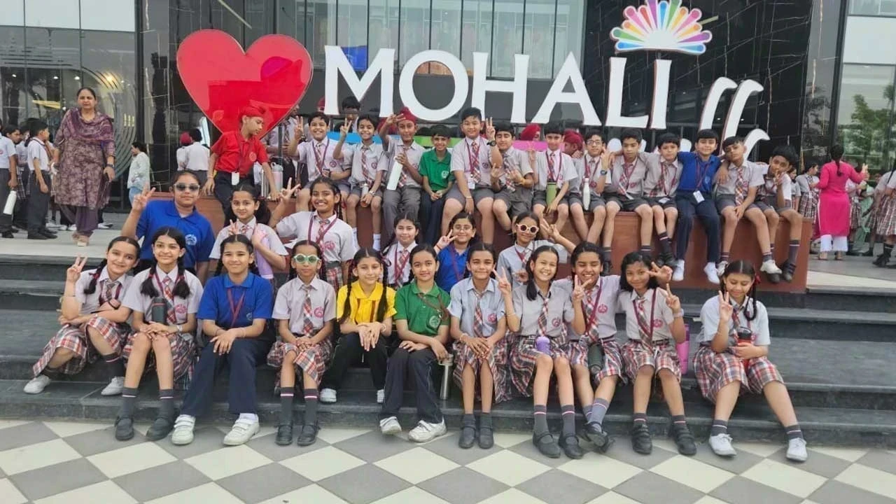 Mohali Walk Movie Activity : ਸਕੂਲ ਦੇ ਬੱਚਿਆਂ ਲਈ ਖਾਸ ਮਨੋਰੰਜਨ ਪਹਿਲ, ਫਿਲਮ ਦੇਖ ਕੇ ਬੱਚਿਆਂ ਨੇ ਮਾਣਿਆ ਖੂਬ ਆਨੰਦ