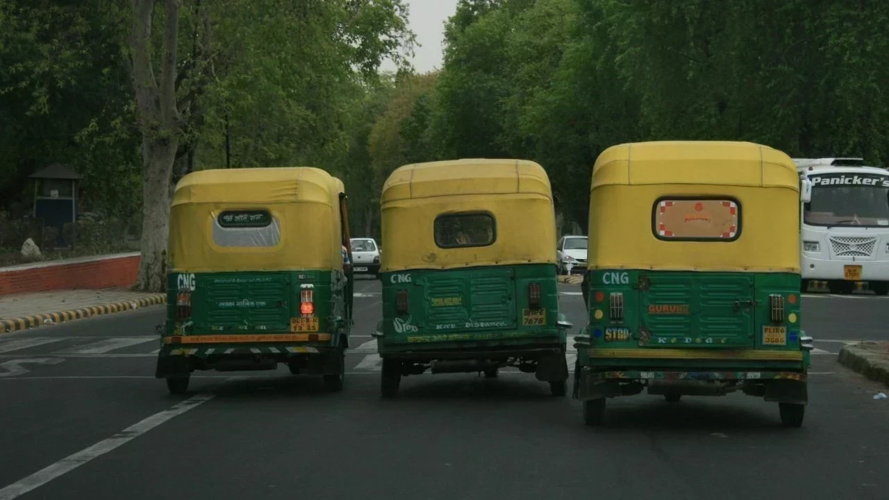 CNG Price Hike in India: ਕੇਂਦਰ ਸਰਕਾਰ ਵੱਲੋਂ CNG ਦੀਆਂ ਕੀਮਤਾਂ ਵਿੱਚ 2 ਰੁਪਏ ਪ੍ਰਤੀ ਕਿਲੋ ਵਾਧਾ, ਮਹਿੰਗਾਈ ਦਾ ਝਟਕਾ